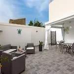 Couette-café Ad Maiora