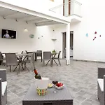 Couette-café Ad Maiora
